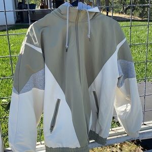 Newly purchased, wind resistant jacket. Great condition